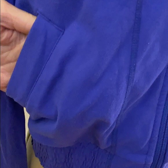 Lululemon high neck sports jacket, size 6 - Picture 5 of 7
